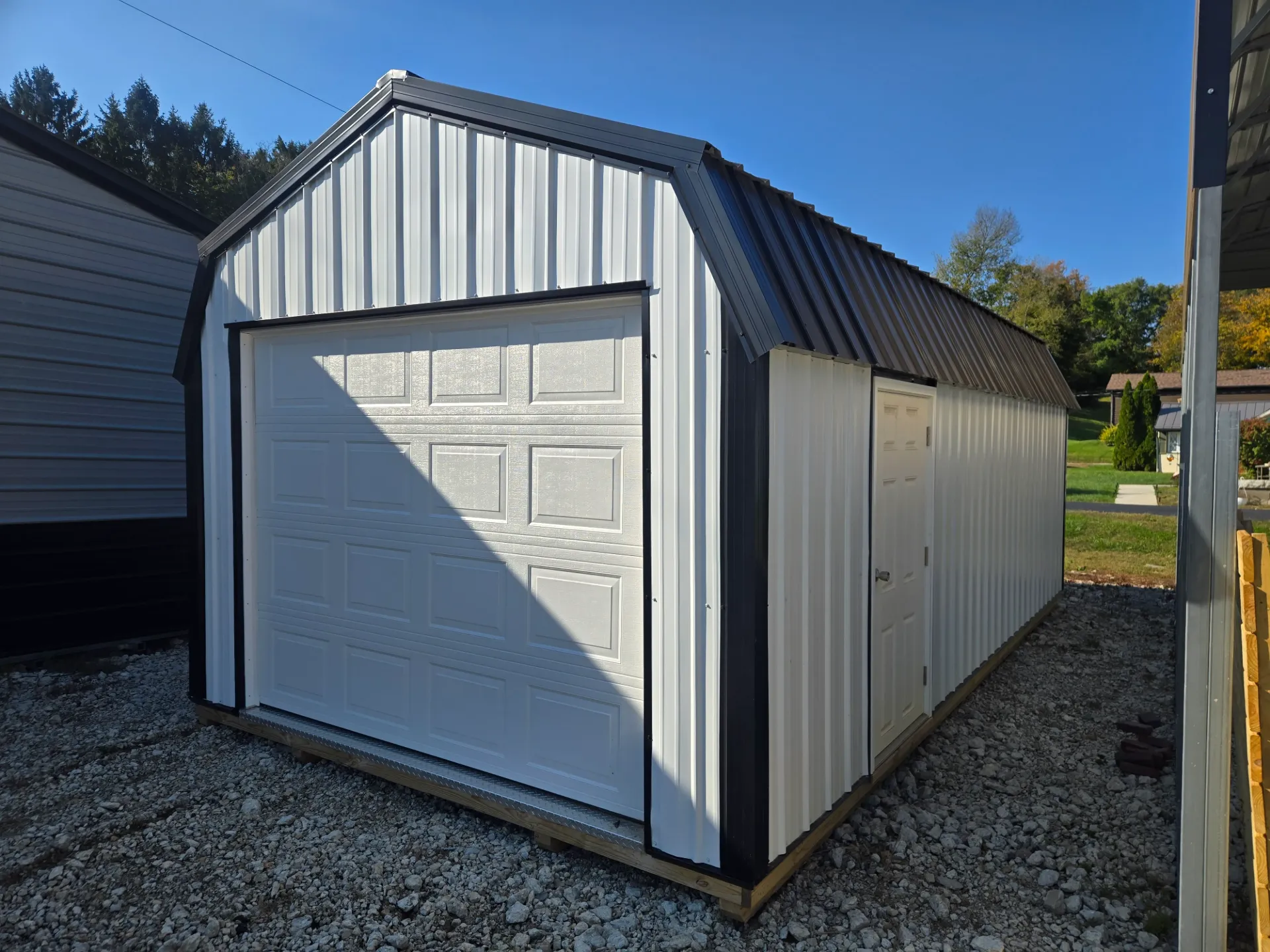 [EM022593] Lofted Garage 12x24
