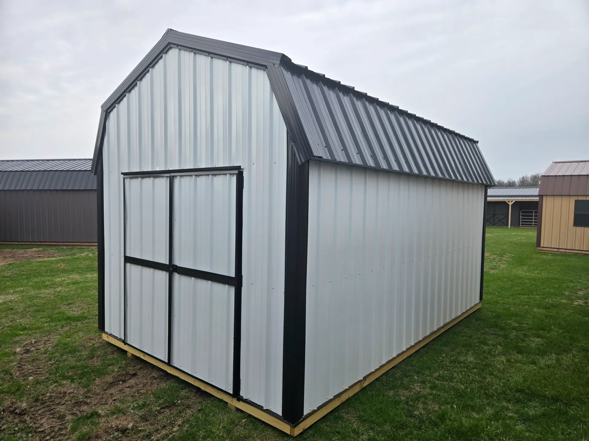 Econo Barn  10x16